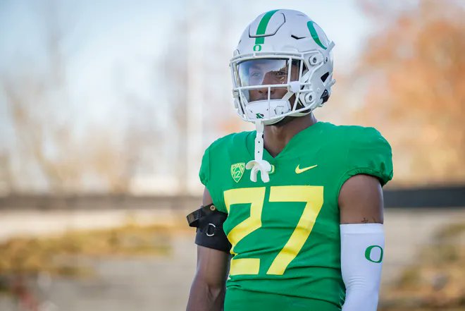 Oregon football player charged in fatal hit-and-run claims he was being menaced by a man with a hammer nfldraftdiamonds.com/2024/05/oregon…