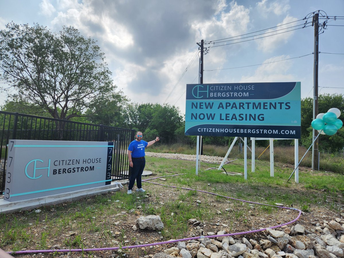 Attention Hillcrest families!📚✨Join us at Citizen House Bergstrom until 7pm tonight for pre-registration and a chance to meet our wonderful principal! Get a jump start on ensuring an amazing education for your kids #ElementarySchool #PreRegistration #MeetThePrincipal💛💙💛💙