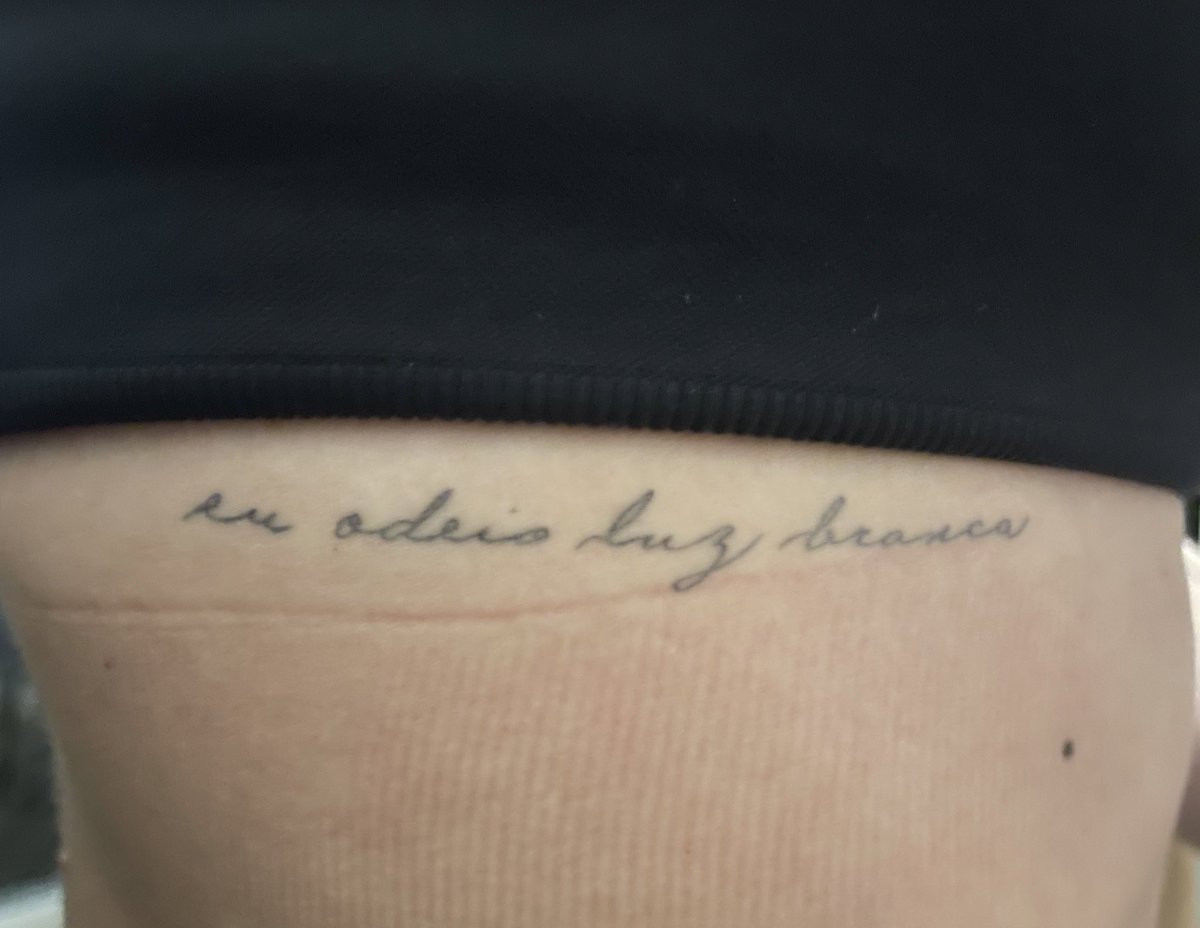 morrendo com a tatuagem da minha amiga <a href="/ingradado/">iggy</a> 🙏🏻