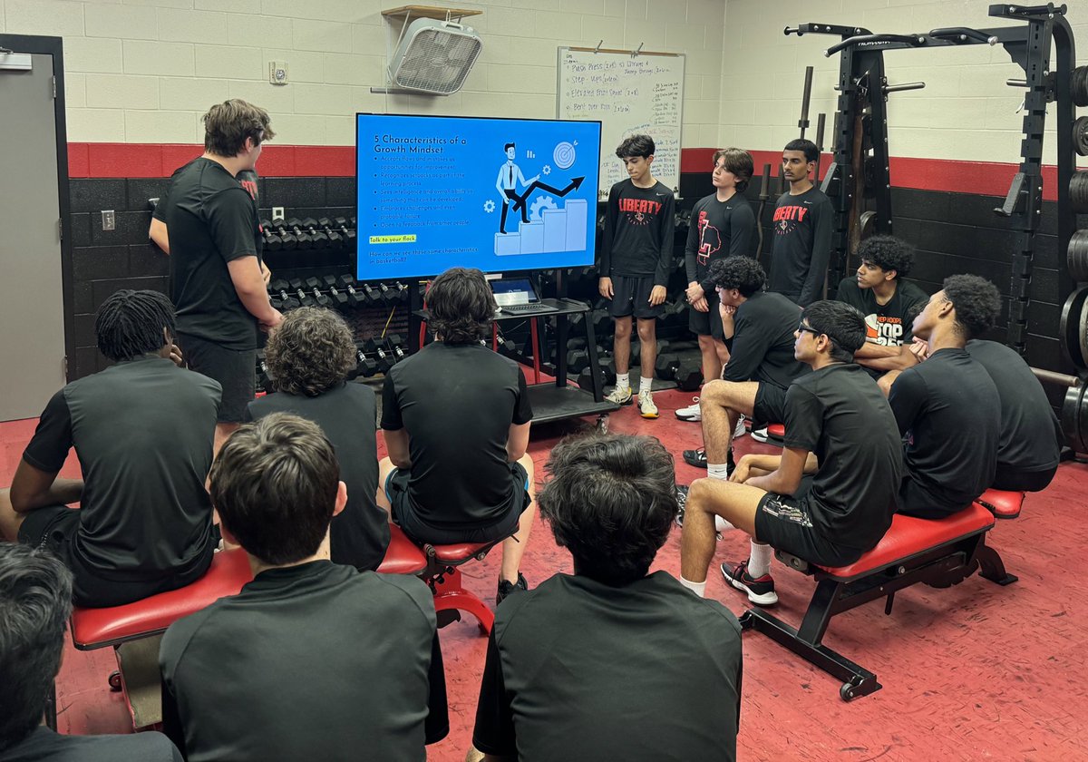 Big shoutout to the GM Flock for their Leadership Lesson today about having a growth mindset.

A key component to being a successful Student-Athlete is embracing a challenge!

Excellent job, Clay, Jacob, Aneesh, Gio, and Kareem!

#Work
#DoYourJob