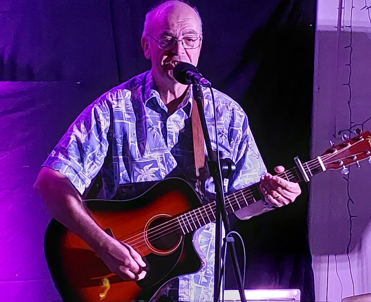 Playing I'm Still Waiting at the @FieryBirdVenue open mic night in #Woking. #LiveMusic #AcousticGuitar #OpenMicNight