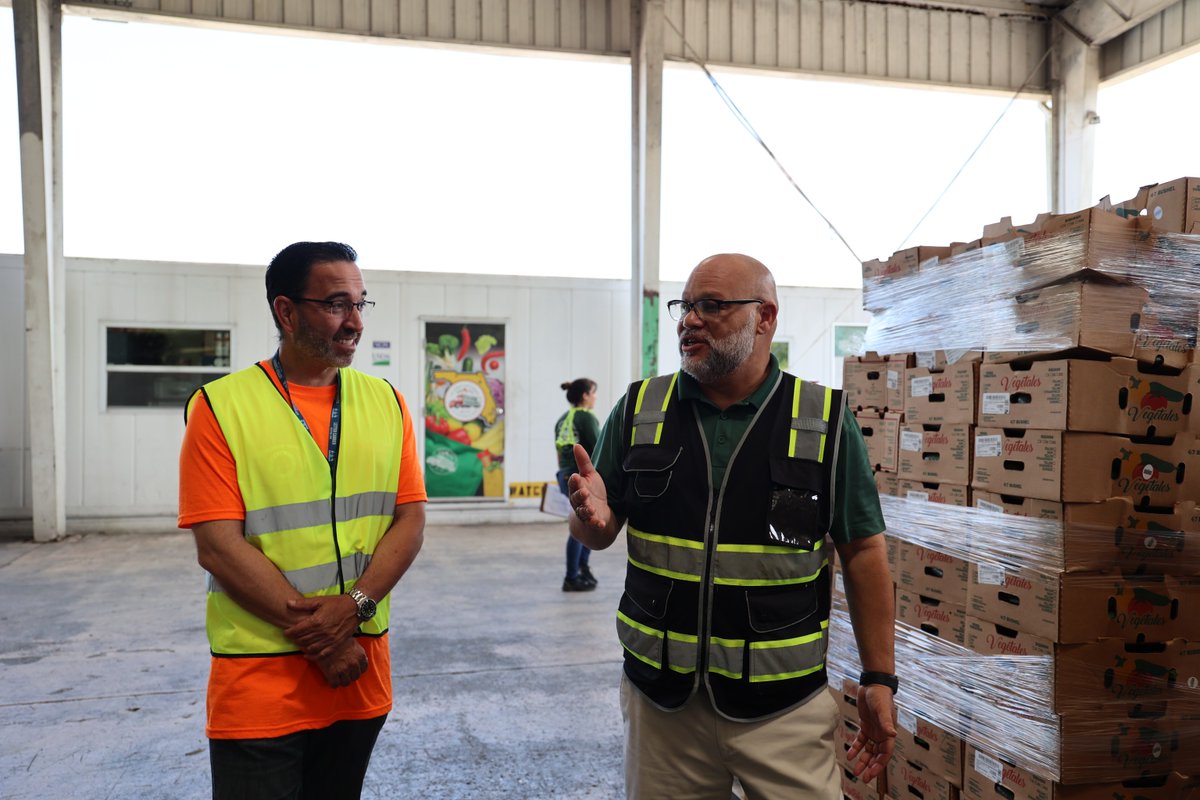 Today, we were able to collaborate on how the U.S. Postman and Farm Share can work together to help the community and make sure this year's N.A.L.C. Food Drive is a success📫🥫 Don't forget to help your community this Saturday, May 11th!