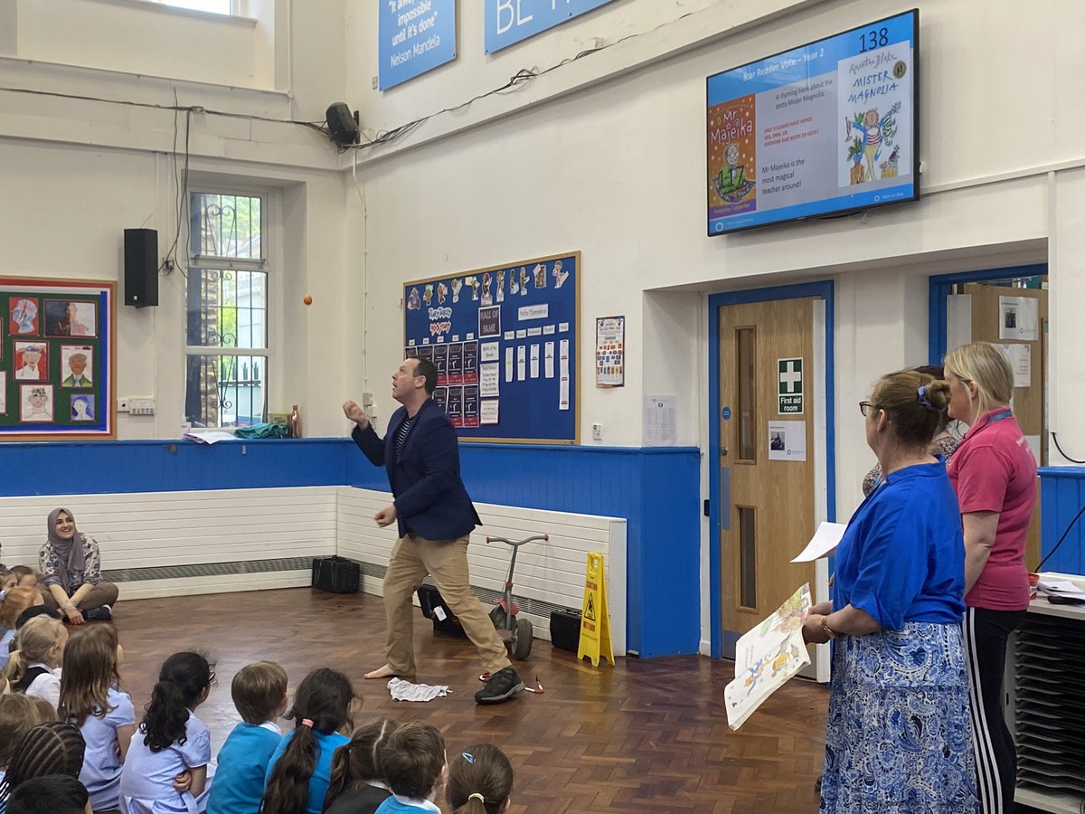 Mr Taylor was a magnificent ‘Mister Magnolia’ in today’s reading assembly! It’s not often he plays the trumpet, rides a scooter, juggles oranges and wears one boot to an assembly! Thank you to Mr Taylor, Mrs Brooke & Miss Backhouse - you were amazing! @HighCragsPLA