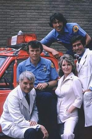 Can you name this TV Series 📺? Hmm  🤔 ?¿ 🚨 #ThrowbackThursday 🕙 🔥 🍒!!