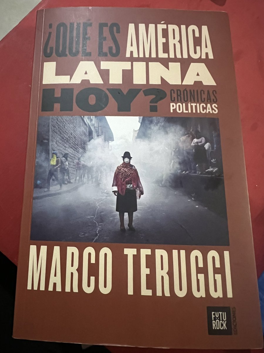 El domingo pasé por el stand de @futurockOk en la @ferialibro y me lleve el nuevo libro de @Marco_Teruggi muy bueno!!! 👏🏿👏🏿👏🏿