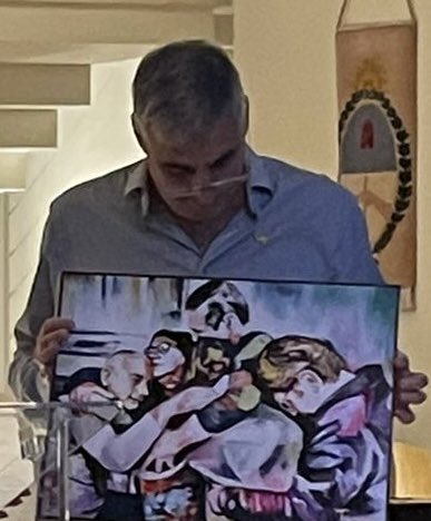 danielocarmon's tweet image. La #Despedida émotive y la #Reunion. 

Cinco  miembros de la familia en una de las reuniones más emotivas que vi: Clara, Gabriella, Luis, Fernándo, Mia, abrazándose inmediatamente después de sus liberación de Gaza. 

Miren La versión real y la versión artística, obsequiadas…