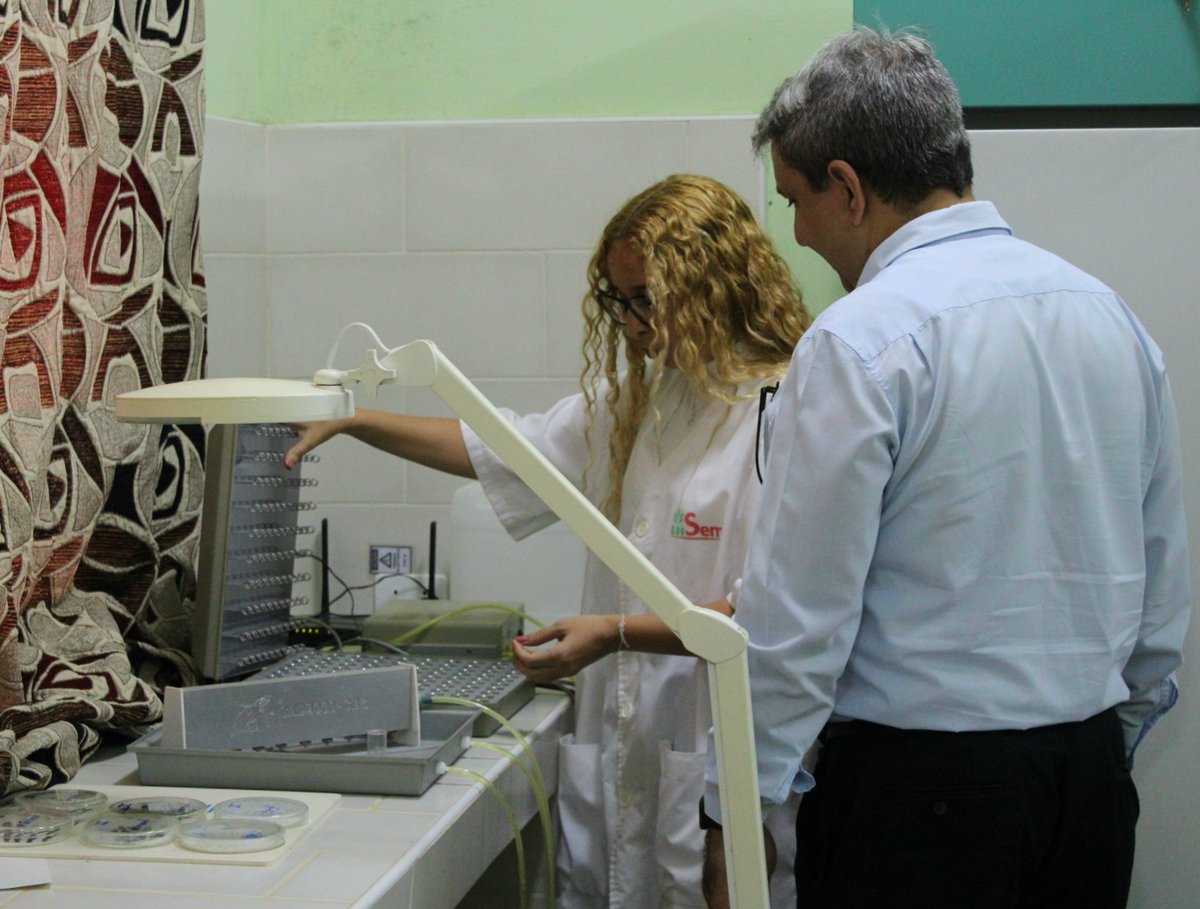 Para culminar su visita a la Estación, el Ministro de Educación Superior, Dr. Walter Baluja recorre la instalación e intercambia con especialistas de los diferentes laboratorios del centro. #PericoEnVictoria #MatancerosEnVictoria #Cuba #GenteQueSuma