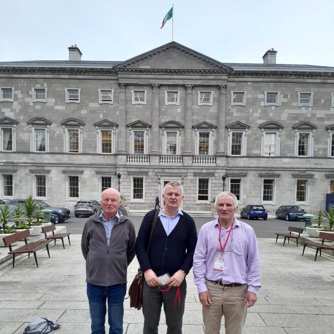 Rinne grúpa as @bruachthoir cur i láthair ag Comhchoiste na Gaeltachta i nDáil Éireann inné. Thug muid léargas ar an obair atá ar siúl againn agus na dúshláin a bhaineann leis an bpróiseas pleanala teanga. Bhí OPT'anna i láthair chomh maith.
#pleanailteanga #gaeilge