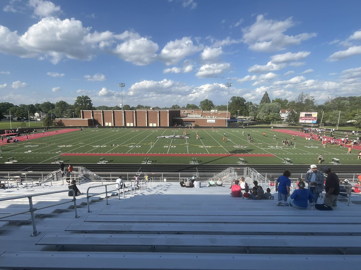 patmurphyNT's tweet image. Here at @GoNewAlbany for the boys’ and girls’ Hoosier Hills Conference track and field meet. @JeffHS_AD @FloydTrack are the additional area schools here. Follow for updates here and Joe Ullrich will have photos. @joshcookNT