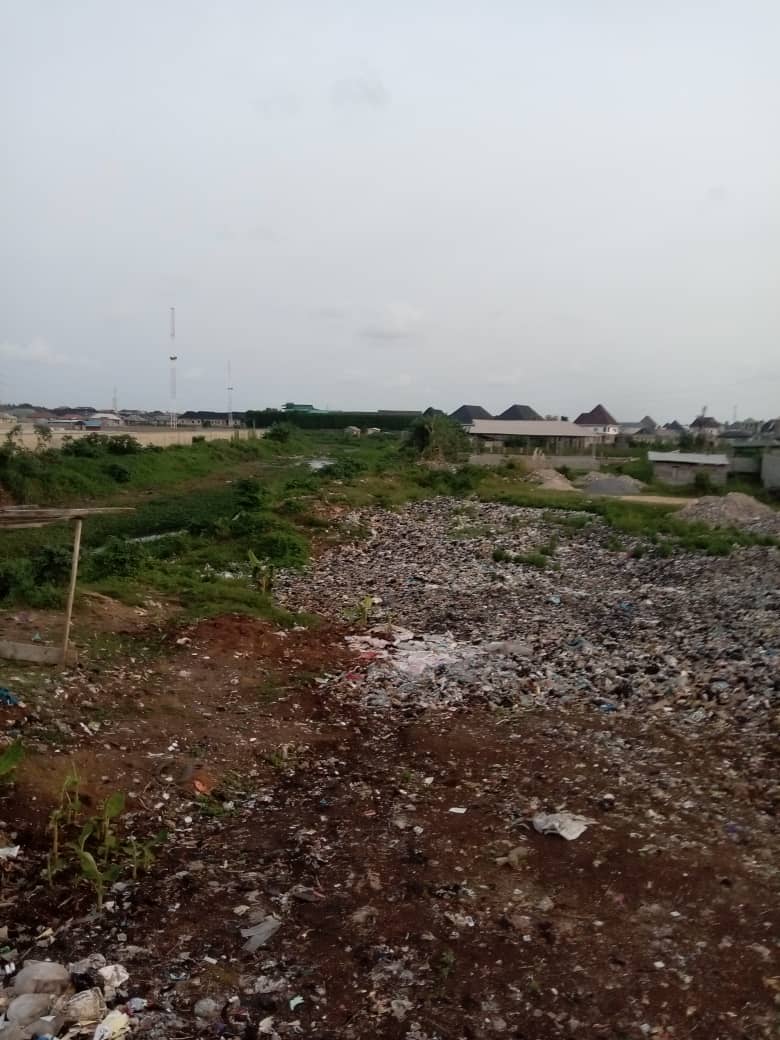 Yesterday, we got a report of an illegal building construction encroaching on a canal setback at Ilepo Epo bridge by Ibiza Pit Hotel in Ikotun through a whistle-blower @warner2021. I immediately sent a team from the Lagos State Ministry of the Environment and Water Resources to…