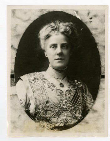 El 10 de mayo de 1908 la celebración del “Día de la Madre” recibió un carácter oficial de la mano de la profesora norteamericana Anna Jarvis. @USAmbCL