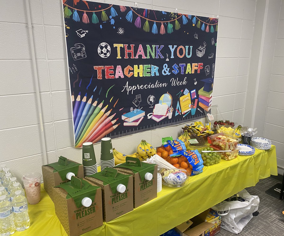 When I tell you we have the best PTSA in the business…I mean we have the BEST PTSA IN THE BUSINESS 🙌🏾

Shout out to the workers. Shout out to the difference makers. We are blessed to have you…and you make us all better 😎

#DawgLife #PayItForward #ForTheH #TeacherAppreciation