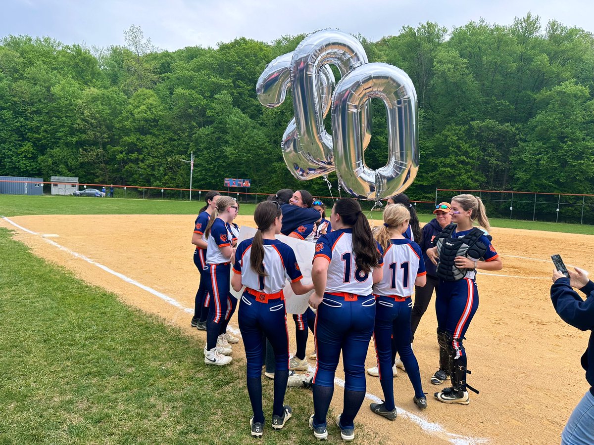 Jayna Borrelli tosses her 200th career strikeout for the Briarcliff. Bears up 11-8 over Quakers in opening round of annual Briarcliff Booster Club Softball Tournament. Let’s Go Bears! @Bcliff_6th_man @cdrops3