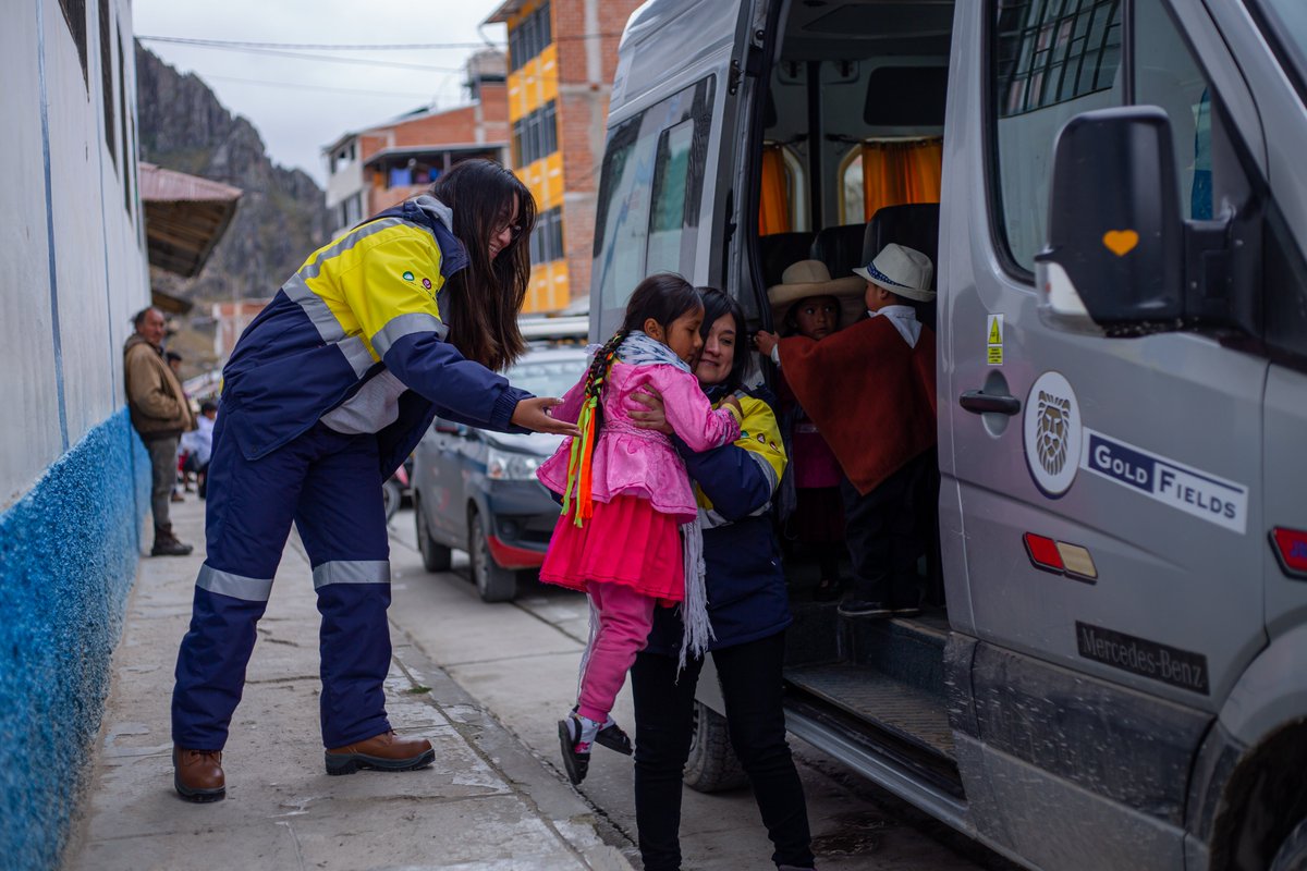 Energiminas (@energiminas1) on Twitter photo #GoldFields brinda movilidad escolar a estudiantes del área de influencia directa de su operación #CerroCorona.
➡️La nota: acortar.link/sPGig9
<a href="/GoldFieldsPer/">Gold Fields en Perú 🇵🇪</a> #GoldFields brinda movilidad escolar a estudiantes del área de influencia directa de su operación #CerroCorona.
➡️La nota: acortar.link/sPGig9
<a href="/GoldFieldsPer/">Gold Fields en Perú 🇵🇪</a>