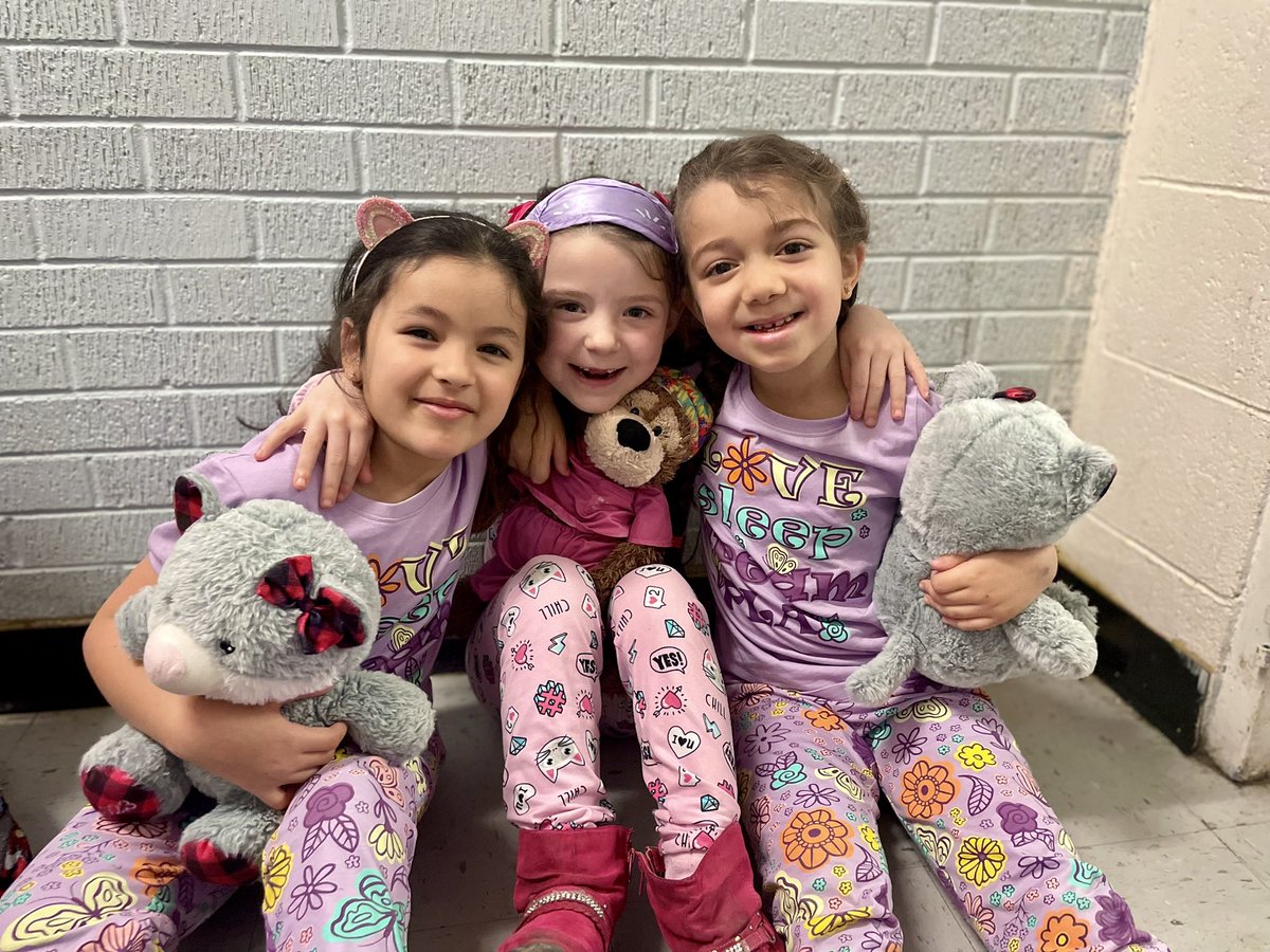 MrsMilleyGrOne's tweet photo. My Grade One students absolutely ROCKED their Pajama Party theme concert today! 🌙⭐️🎵 I think it was the sweetest concert I’ve been involved with to date! Thank you to our amazing Music Teacher, Mrs. Susan Lee. We’re so lucky to have you ❤️😘 @LarkhallAcademy @NLSchoolsCA https://t.co/yCU162VvWu