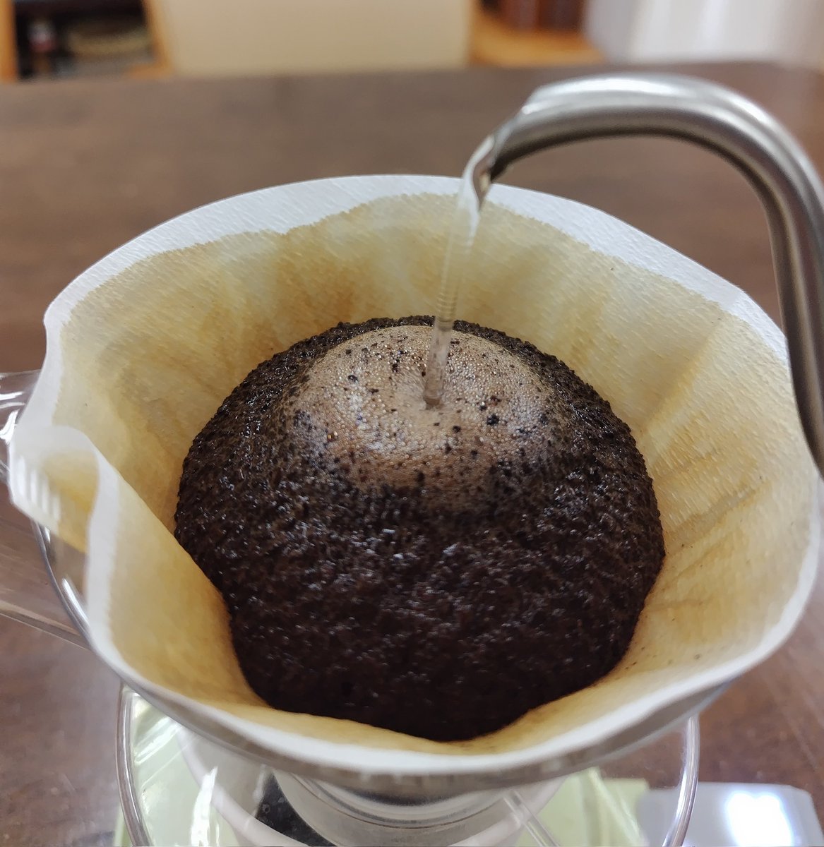 2杯目 会社でペーパードリップ自家焙煎3日経過のエチオピア・シティーロースト 2ハゼモカは酸味が最初に来ますが全体のバランスが良くて中々旨い！ モカのフレーバーも残ってるし今回の焙煎は◎ #自家焙煎 #コーヒー #珈琲