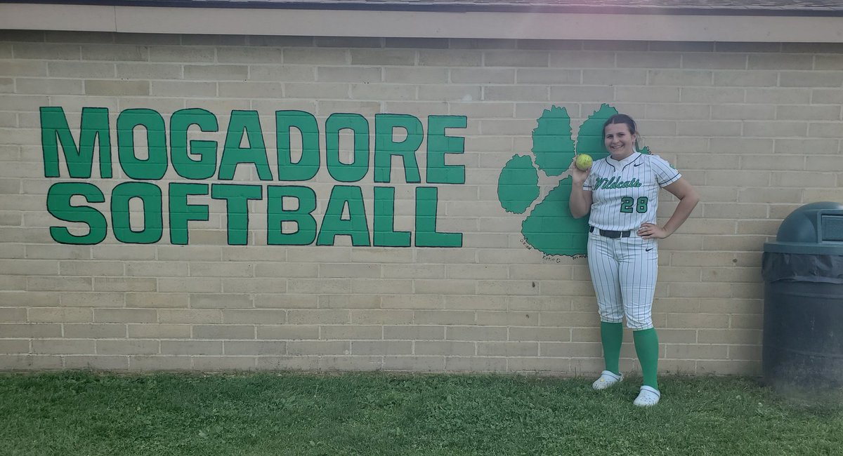 My last game at our home field💚 So glad I was able to hit a HR. Onto District-Semi this Monday!
<a href="/Moggysoftball/">Mogadore Softball</a> 
@BethanyBison_sb