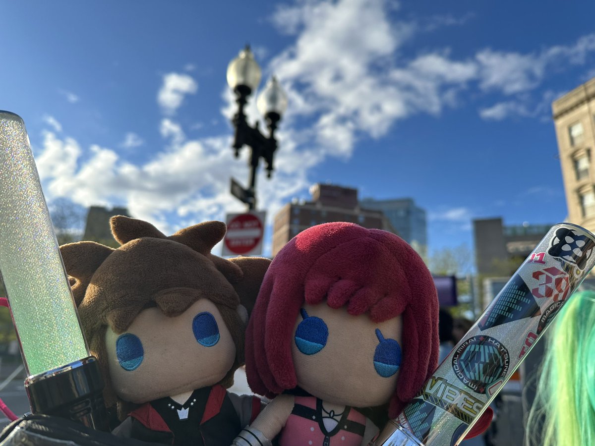 SORA AND KAIRI HAVE MADE IT TO THE GENERAL ADMISSIONS LINE FOR MIKU EXPO BOSTON 🎉🎉❤️