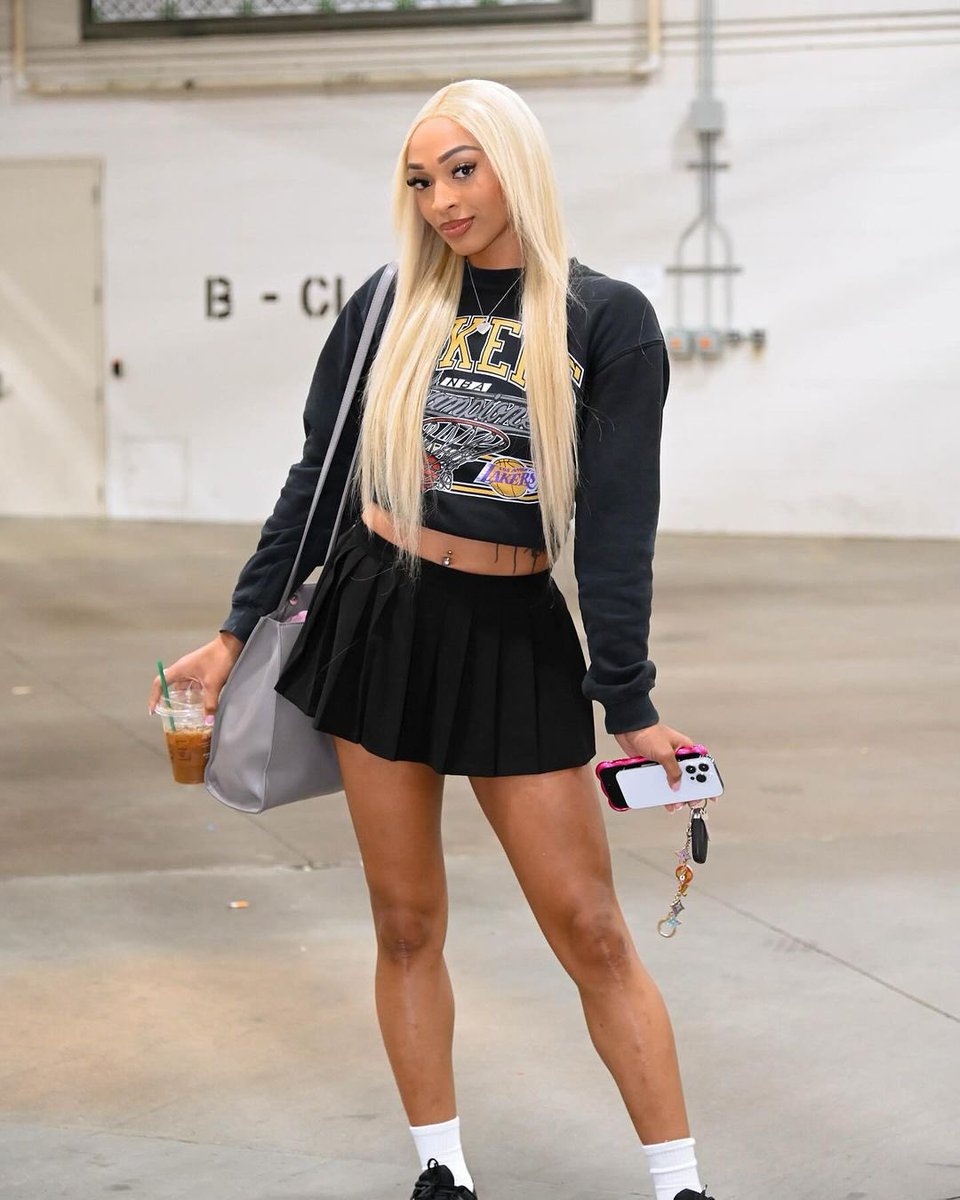 admireherflair's tweet image. Game days are back, which means the fits are back, too.