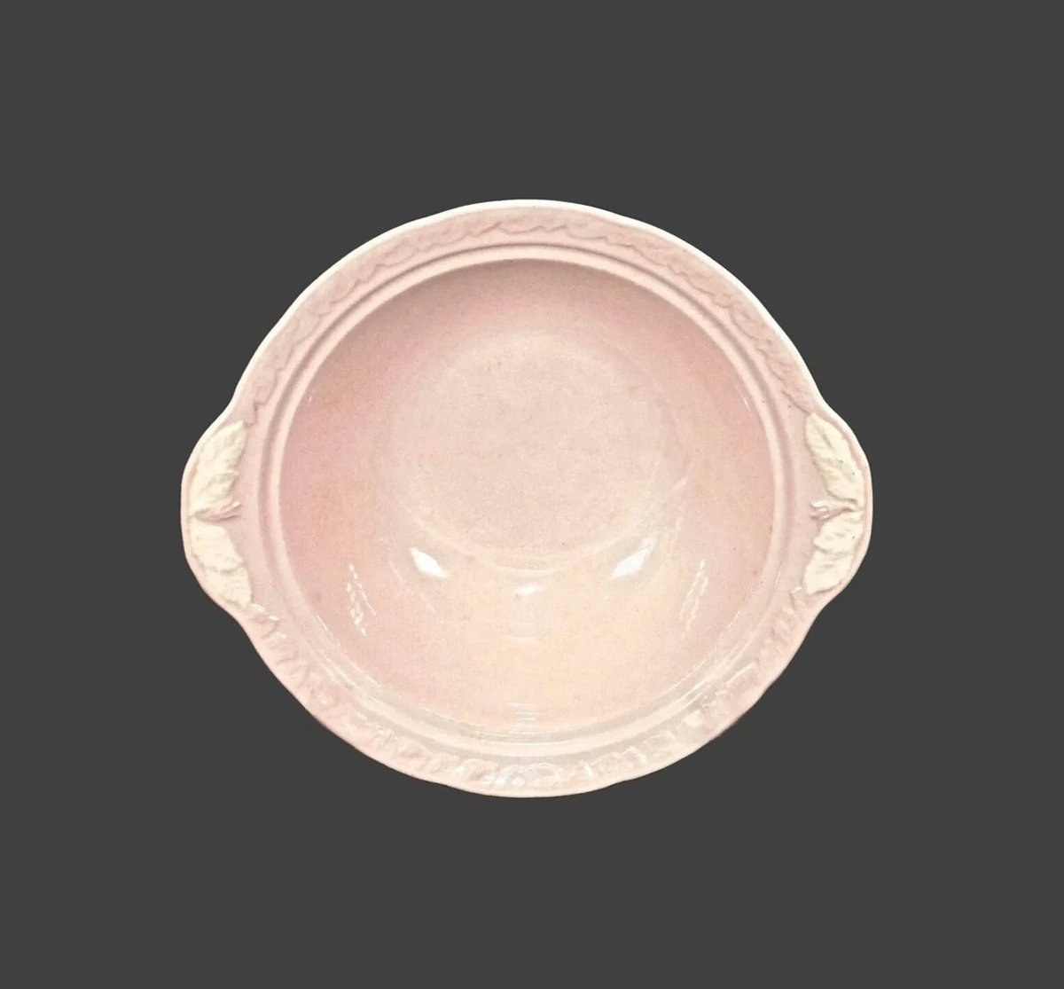 Sovereign Potters Rosewood Pink round, rimmed, lugged serving bowl. etsy.me/44I13e4 via @Etsy #BuyfromGroovy #antiqueshop #tabledecor #tableware #dinnerware #pinkdishes #SovereignPotters #RosewoodPink #SovereignRosewood #SovereignRosewoodPink #EtsySellers