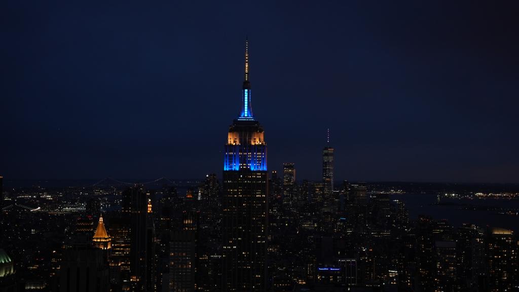 Happy #EuropeDay 🇪🇺 from #TeamPortugal 🇵🇹 in NYC 🗽! Tonight the iconic @EmpireStateBldg also joins the celebration by shining 🔵 & 🟡. We celebrate today the anniversary of the Schuman Declaration, which laid the foundation the #EuropeanUnion #UnitedinDiversity