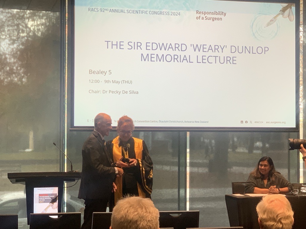 Professor Ian Civil was invited to deliver the Sir Edward (Weary) Dunlop Memorial Lecture and celebrated military surgeons and leaders Sir Edward (Weary) Dunlop and Sir Arthur Porritt. He was awarded the Broze medal for the lecture by RACS President Kerin Fielding.