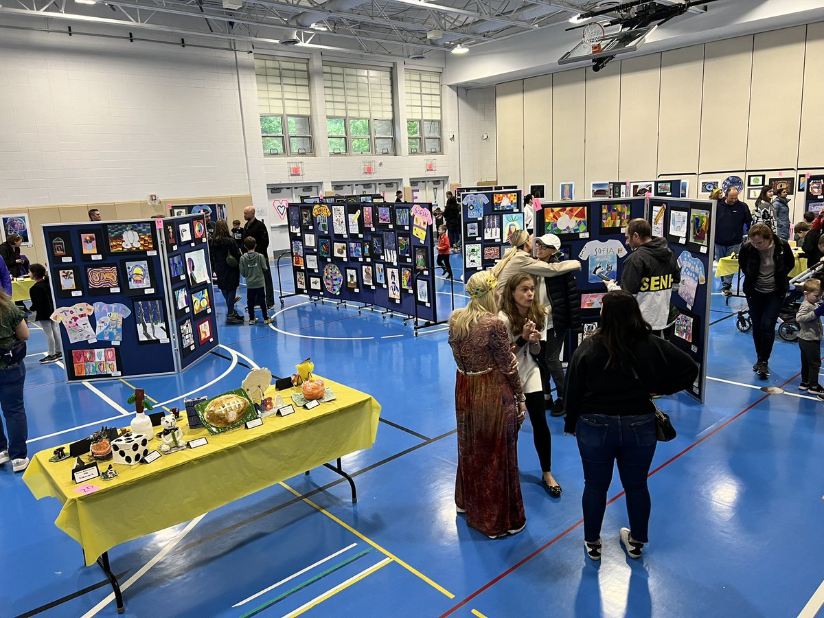Another amazing District Art Show! Thanks to @juliettemarrari and @dustyartroom and all our volunteers for a wonderful event! #GiantLeap #107Achieves #AllArt