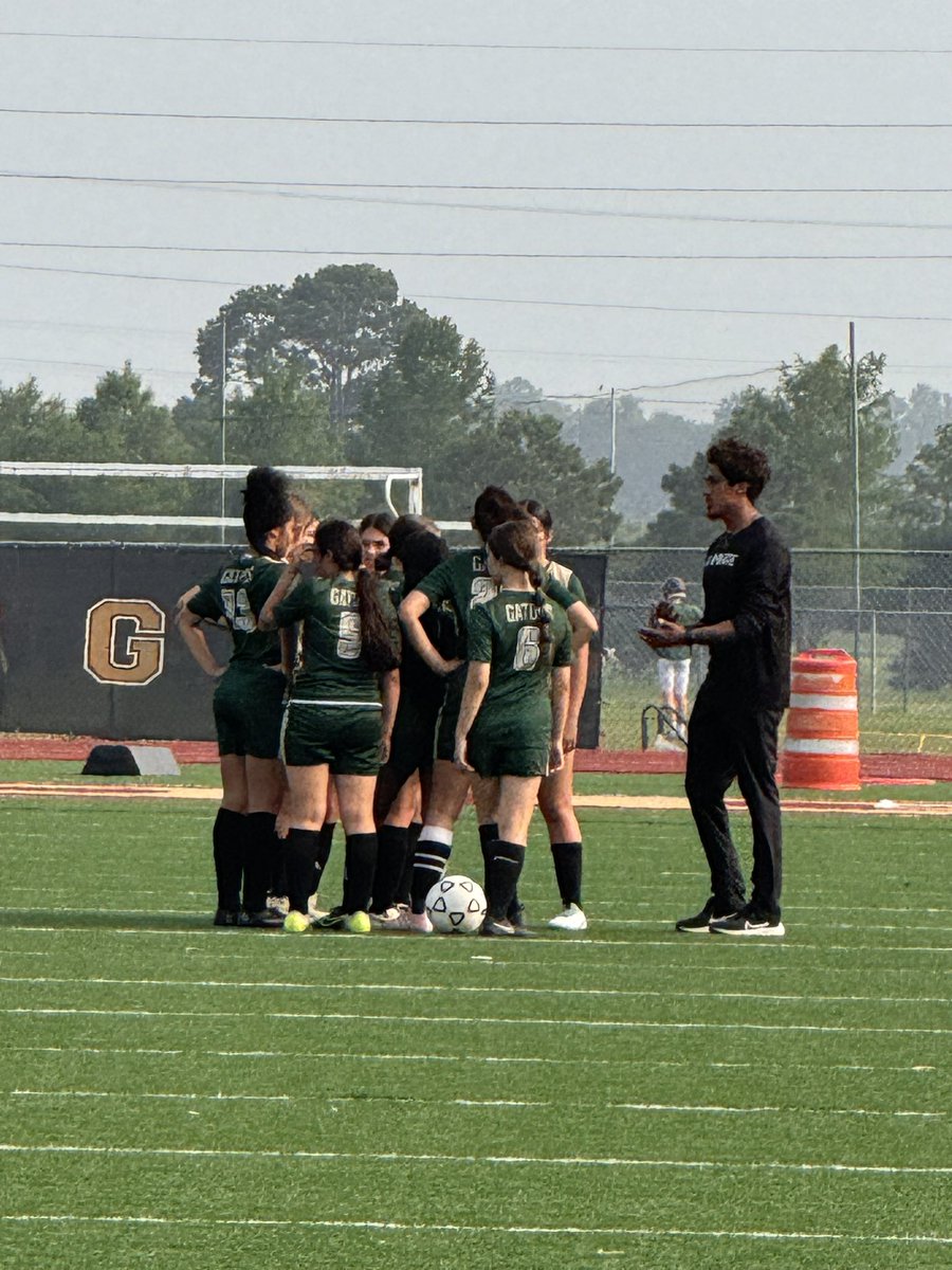 Supporting our future Bulldogs at Autumn Ridge! Game time! Play hard ladies! @ARLadyGators @HumbleISD_SCHS