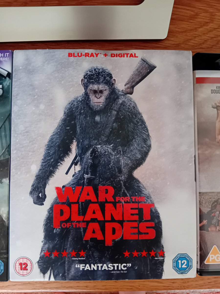 WillFilms's tweet image. Finished my rewatch of the new Planet of the Apes trilogy and again wondering how none of these movies won an Oscar for visual effects. I was audibly incredulous rewatching War (the fine texture of the snow in the hair!) #PlanetOfTheApes