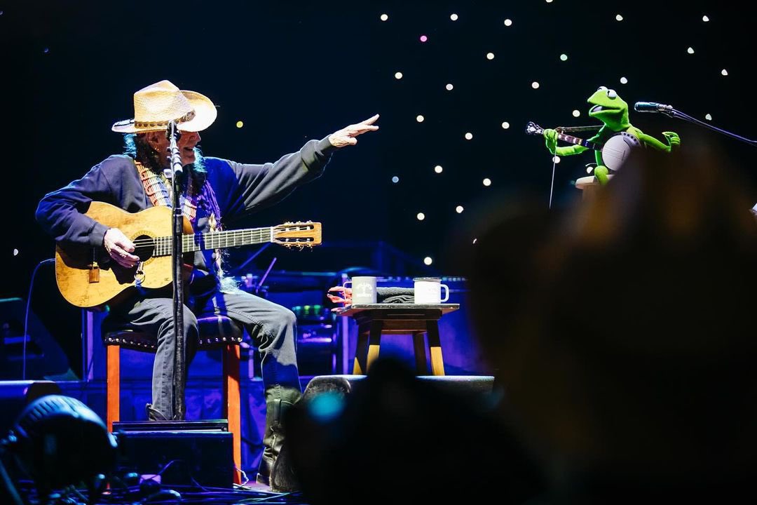 Happy Birthday to my old friend, <a href="/KermitTheFrog/">Kermit the Frog</a>. 

📷: KMazur // Alana Swaringen