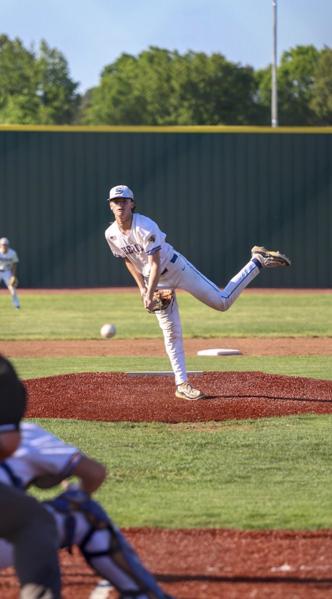 carson_zac42's tweet photo. Junior year in the books.
Final hitting stats: .344 avg, .447 OBP, 31H, 10 doubles, 1 HR, 26 RBI, 10 BB’s, 10 HBP’s
Final pitching stats: 30.2 IP, 48k’s, 17BB’s, ERA 3.19 https://t.co/6iVeBTPG7a