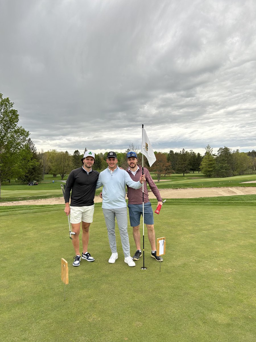 Congrats ⁦<a href="/LukeJefferies16/">Luke Jefferies</a>⁩ !
hole in 1 today ⁦<a href="/RoyalOttawaGC/">The Royal Ottawa Golf Club</a>⁩ #6 #Naple-ing  well in the powder blue sweater .
#SummerOfLuke
⁦<a href="/Jack_york10/">Jack York</a>⁩