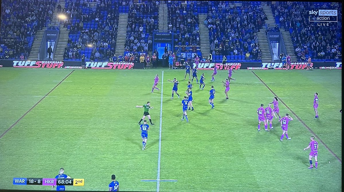 🏉A good win for our partners @WarringtonRLFC tonight in @SuperLeague against @hullkrofficial, a tense match between 2️⃣ top teams!👊 Great to see @Betfred, @dragon_soop & @TuffStuff_UK adorning the LED as always👏💪 #RugbyLeague #EveryAngleCovered