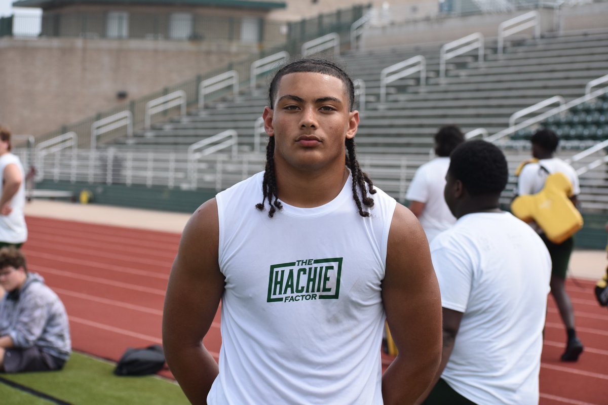 2027 Waxahachie OLB/EXGE Carmelo Clawson (@MeloClawson21) visited Texas earlier this offseason. Strong and sturdy lower body. Moves well in space.