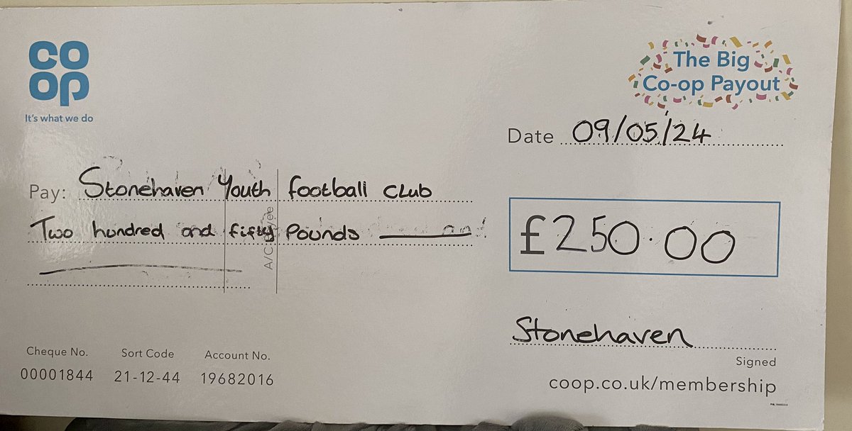 This evening was a proud moment for me as #Stonehaven Member Pioneer Member Pioneer Daniel went to @Stonehavenyfc training to present them with a £250.00 community donation See pictures. A great moment for me in this #community role. @CindyMo34072747 @maria_dryburgh @coopuk