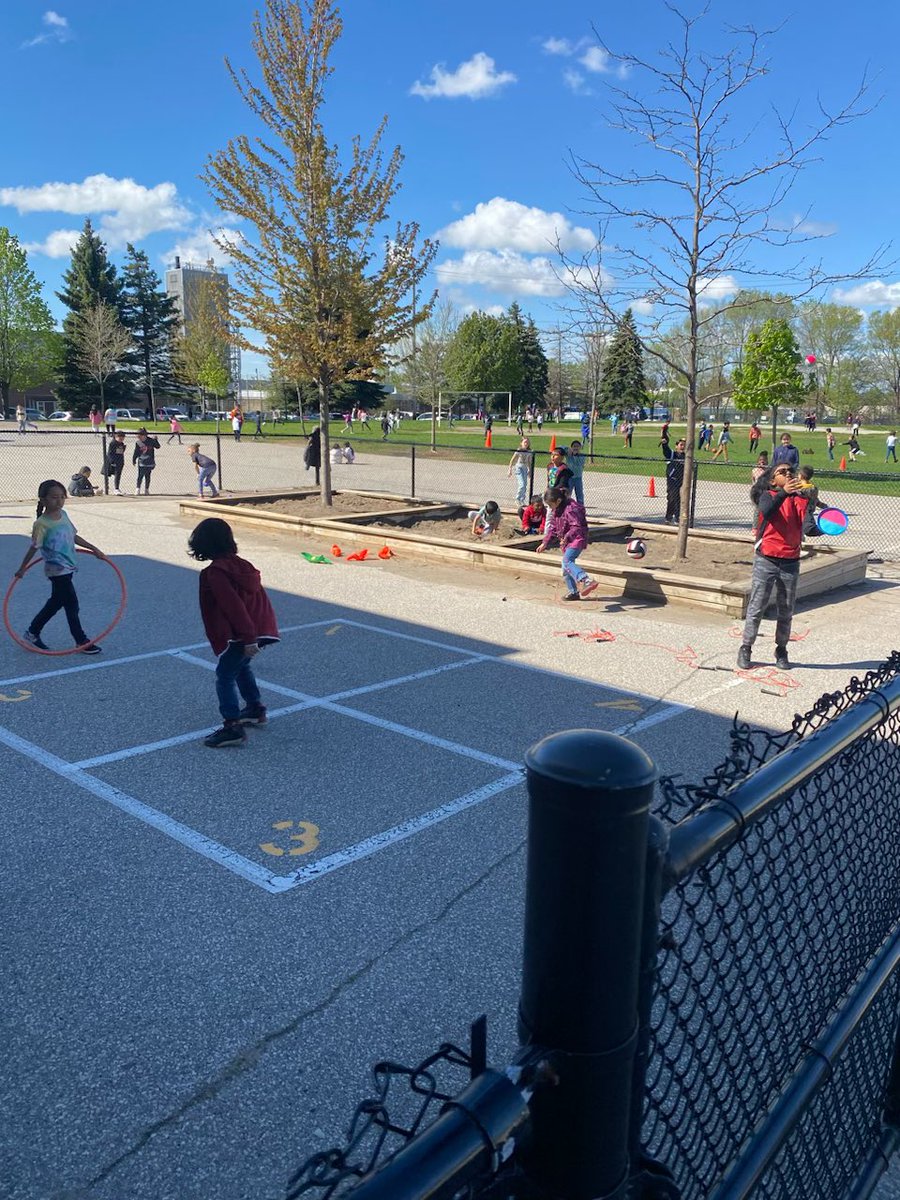 Glamorganjrps's tweet photo. Getting time outside is essential every day!
Our Student Athletic Council has been running intentional cooperative games for students in grades 1-4. This #PlaygroundPALs initiative has been a hit with students!
#TDSBedweek #TDSBcmhw2024 @tdsb #GetOutside @NeethanShan https://t.co/cHgrDuqm1A