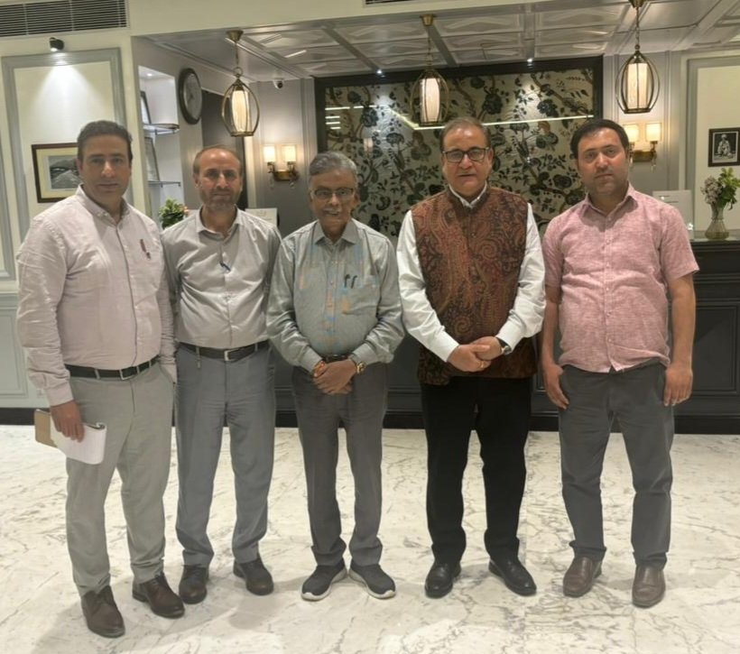 Senior faculty members from @skuast_kashmir Prof Syed Mudasir Andrabi, Prof Riaz shah, Dr Showkeen Muzamil along with Prof Ashok Kumar, @IITKanpur met me today in Srinagar to discuss about proposed Innovation Conclave during Aug n formulation of a STI Policy for J&K. @IndiaDST