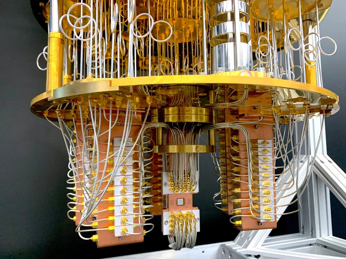 The great thing about quantum computing is how quantum computers look exactly like what a 13-year-old would design for a film set in a film about quantum computers.