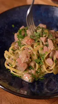 #CortidiAutore
#MarcoMeschini
Oggi il cuoco Marco Meschini ci mostra la ricetta per un piatto di linguine con il tonno fresco e la cipolla!
mare2000.it/Corti/corti.ph…