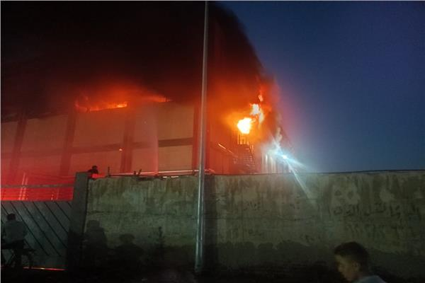 عاجل.. حريق هائل في شركة الإسكندرية للأدوية بمنطقة العوايد #بوابة_أخبار_اليوم 
