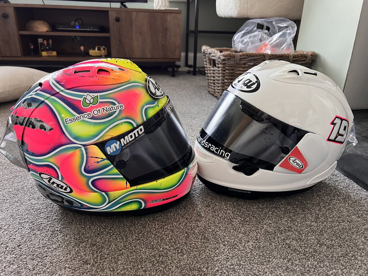 Helmets all prepped ready for Saturdays racing at Aintree.

Amazing little circuit and it’s given 23 degrees ☀️🕶️

@WhyArai @arai_ni