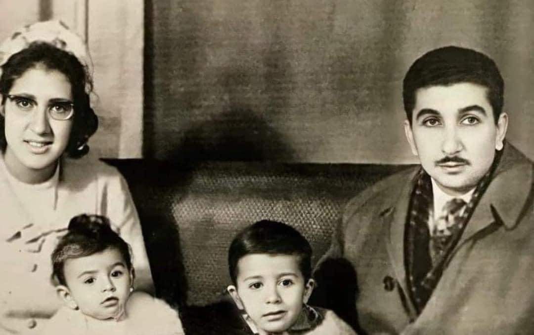 الطفل هاني رمزي مع عائلته،،