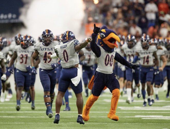 d1_johns's tweet photo. #AGTG After a great conversation with @CoachJP3 . I’m blessed to receive My 2nd D1 offer from
@UTSAFTBL 

(I would not be in this position with out my lord and savior Jesus christ i give you all the glory!!✝️) https://t.co/zLOzYjP1DM