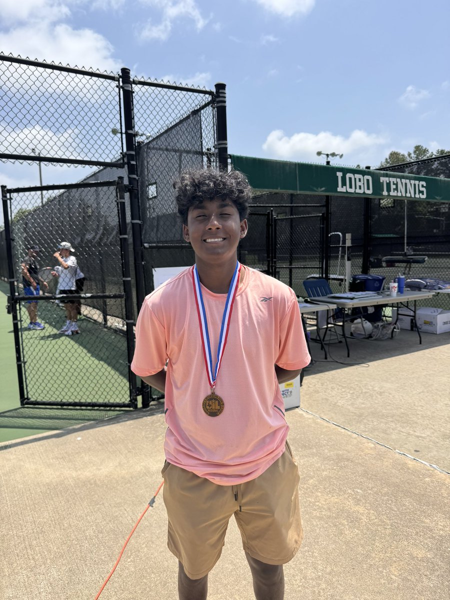 SunnyvaleTennis's tweet photo. Isaiah is your Region 2 Boys singles 3rd place finisher for 2024! He represented our school and team really well with his play and sportmanship. Congrats on your amazing season Isaiah! #RaiderTennis https://t.co/aWfVPVzHeR