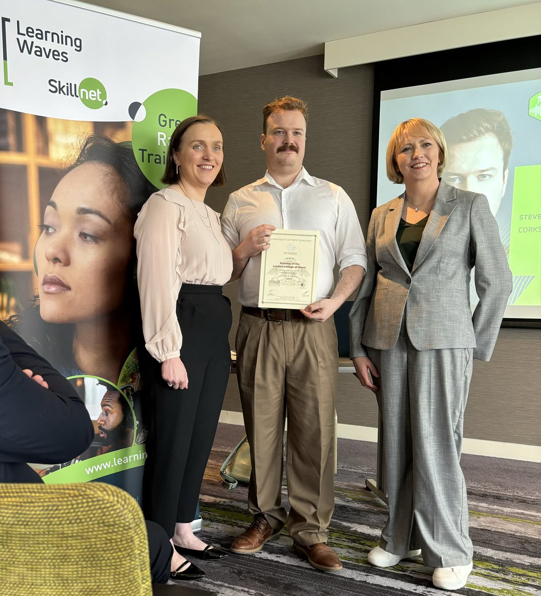 Congratulations to Steven Fox who did his placement as part of the @LearningWaves Journalism Graduate programme at @Corks96FM and @C103Cork on receiving his diploma today from @LearningWaves Chair @patriciamonahan and @SineadCrowley from @CNaM_ie