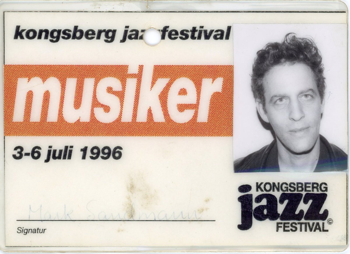 The festival scene helped Morphine build an international audience as fans all around the world discovered the band in live settings, including in Norway at the Kongsberg Jazz Festival.