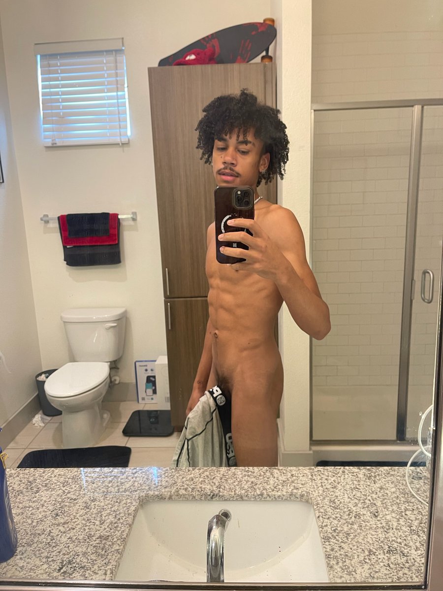 derrickjasonnn's tweet photo. You wanna see me pull it out https://t.co/ys2plTFE4r