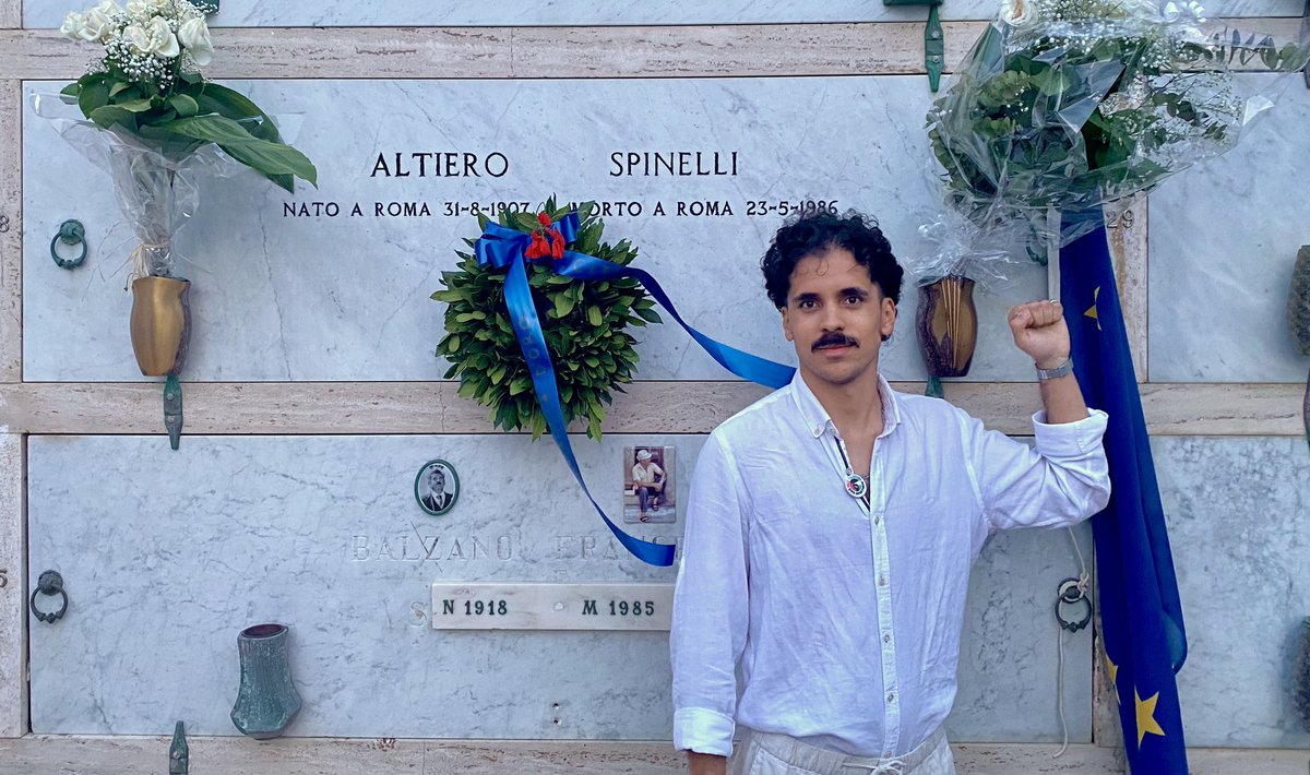 Hoje em Ventotene a prestar uma homenagem a Altiero Spinelli.
Por uma Europa social e federal!
Dizemos não à austeridade, ao neoliberalismo e o fascismo.
