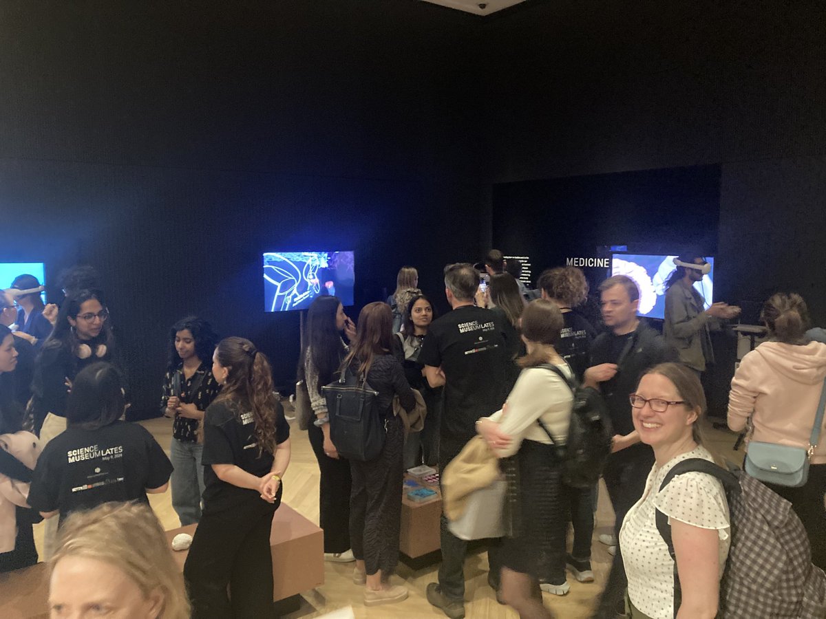 Great turn out for ⁦@YanlanMao⁩ ⁦@datascape_real⁩ #VR ⁦@sciencemuseum⁩ #smlates - great evening showcasing @ucl science