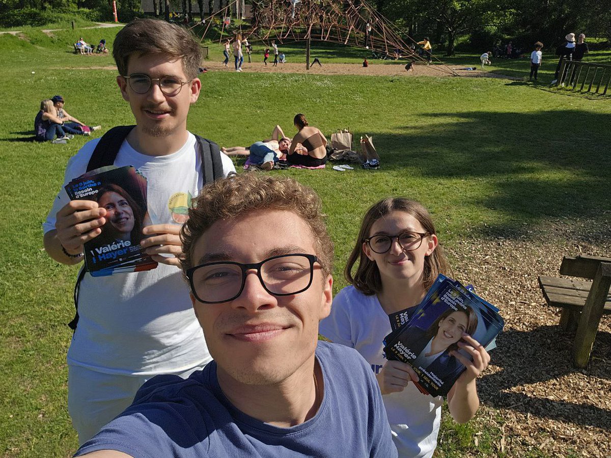 #TousSurlePont
pour la #JourneeDeLEurope 🚀

1️⃣ Porte à porte et boitage à Saint Georges du Bois, Fay et Trangé
2️⃣ Passage au stand de la Maison de l’Europe à Coulaines
3️⃣ Collage à Coulaines
4️⃣ Tractage à l’Arche de la nature

Le 9 juin, 1 seul jour, 1 seul tour : #BesoindEurope